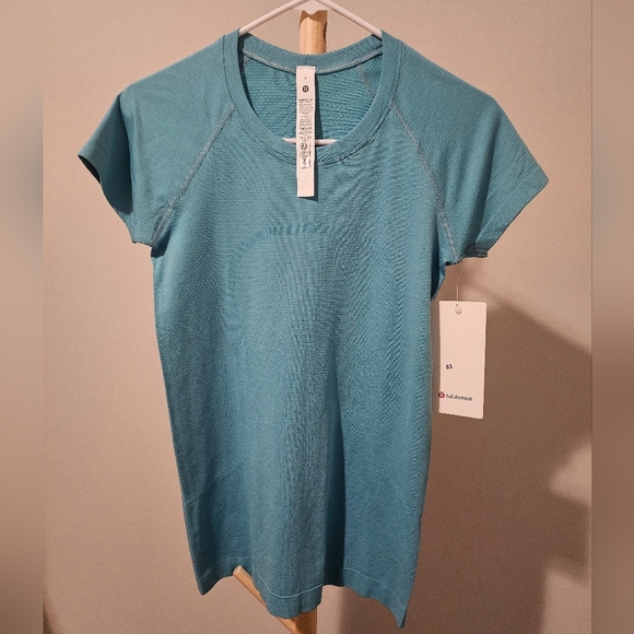 Lululemon Swiftly Tech 2.0 (NWT) - Picture 2 of 5